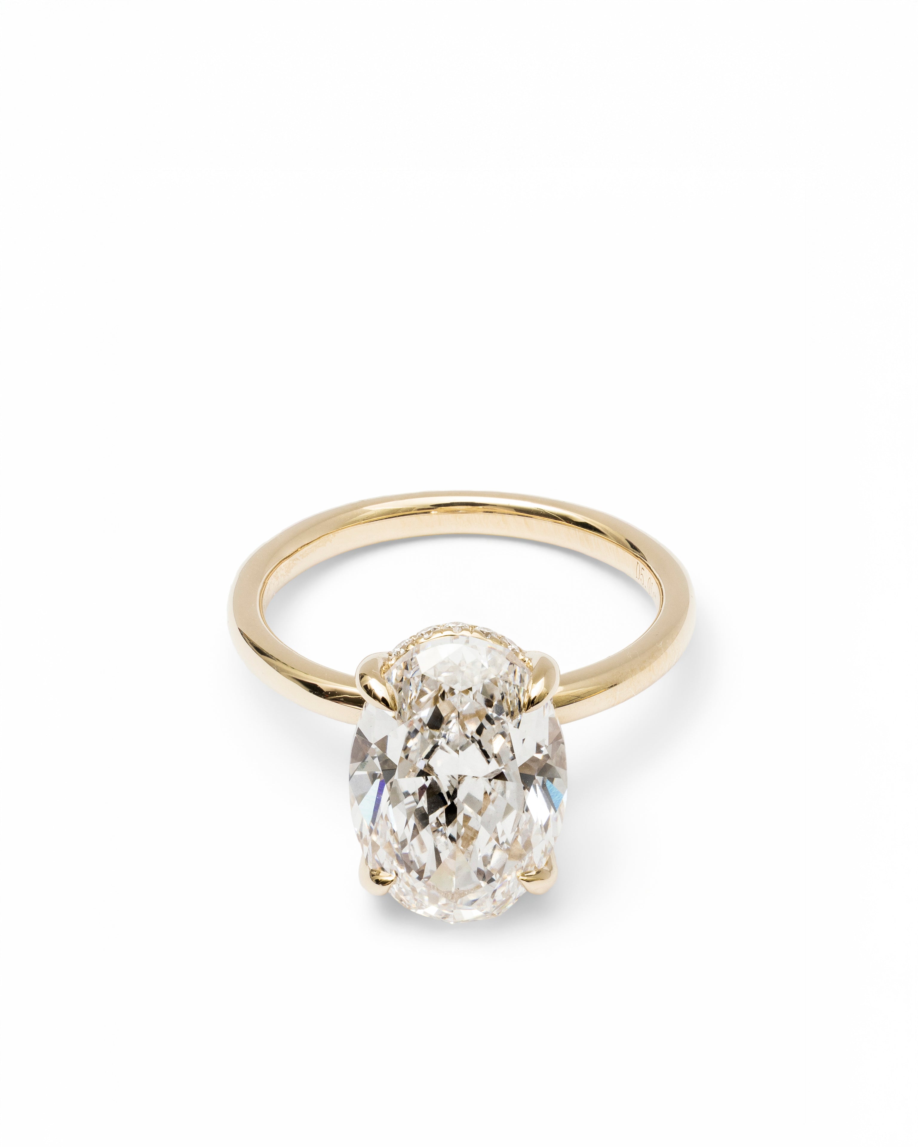 Aurora Oval Solitaire Ring Ring Lab-Grown Diamond in 14K Gold