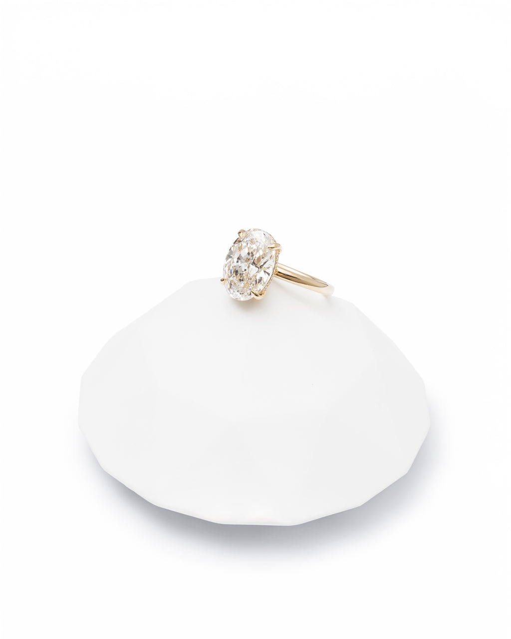 Aurora Oval Solitaire Ring Ring Lab-Grown Diamond in 14K Gold