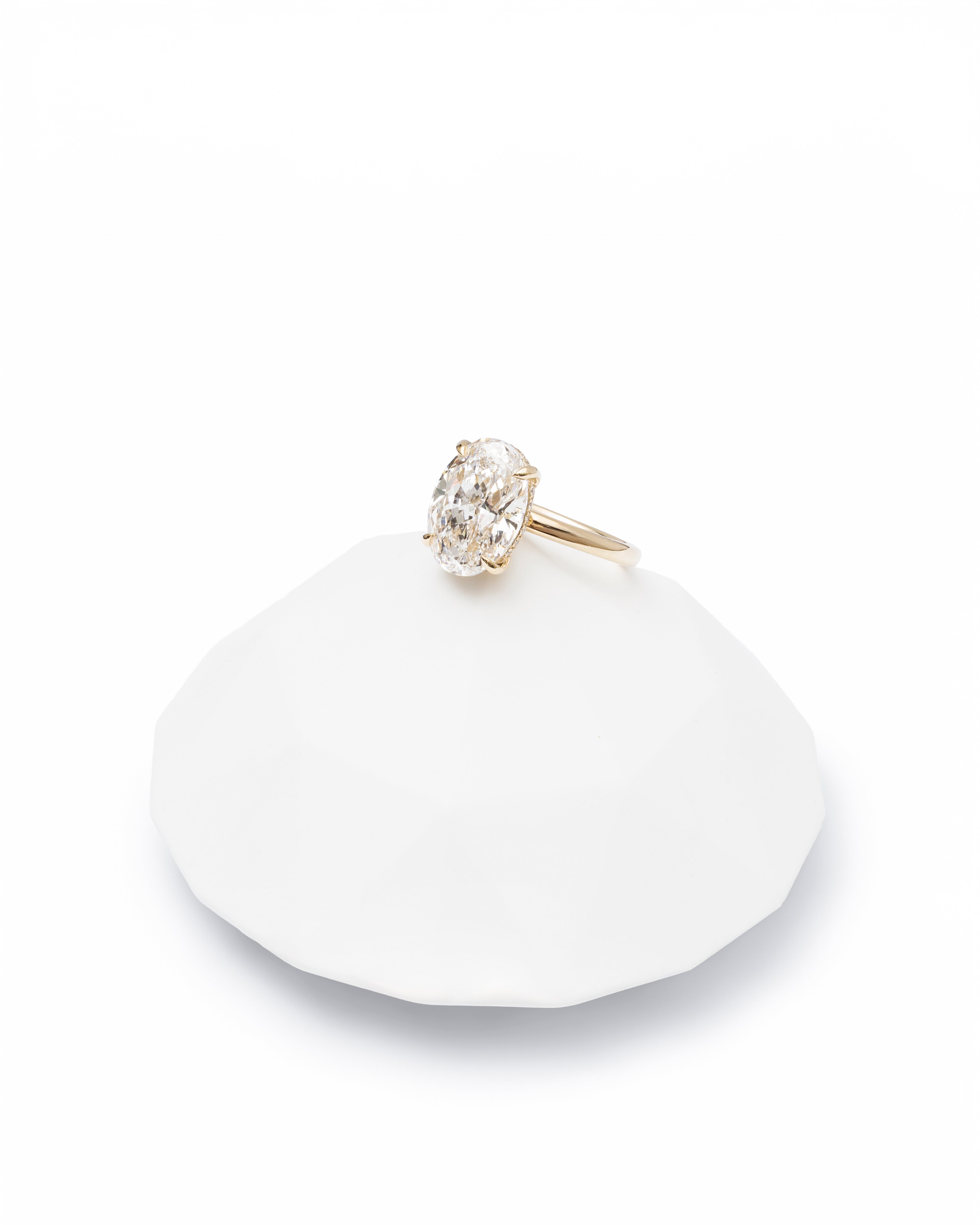 Aurora Oval Solitaire Ring Ring Lab-Grown Diamond in 14K Gold